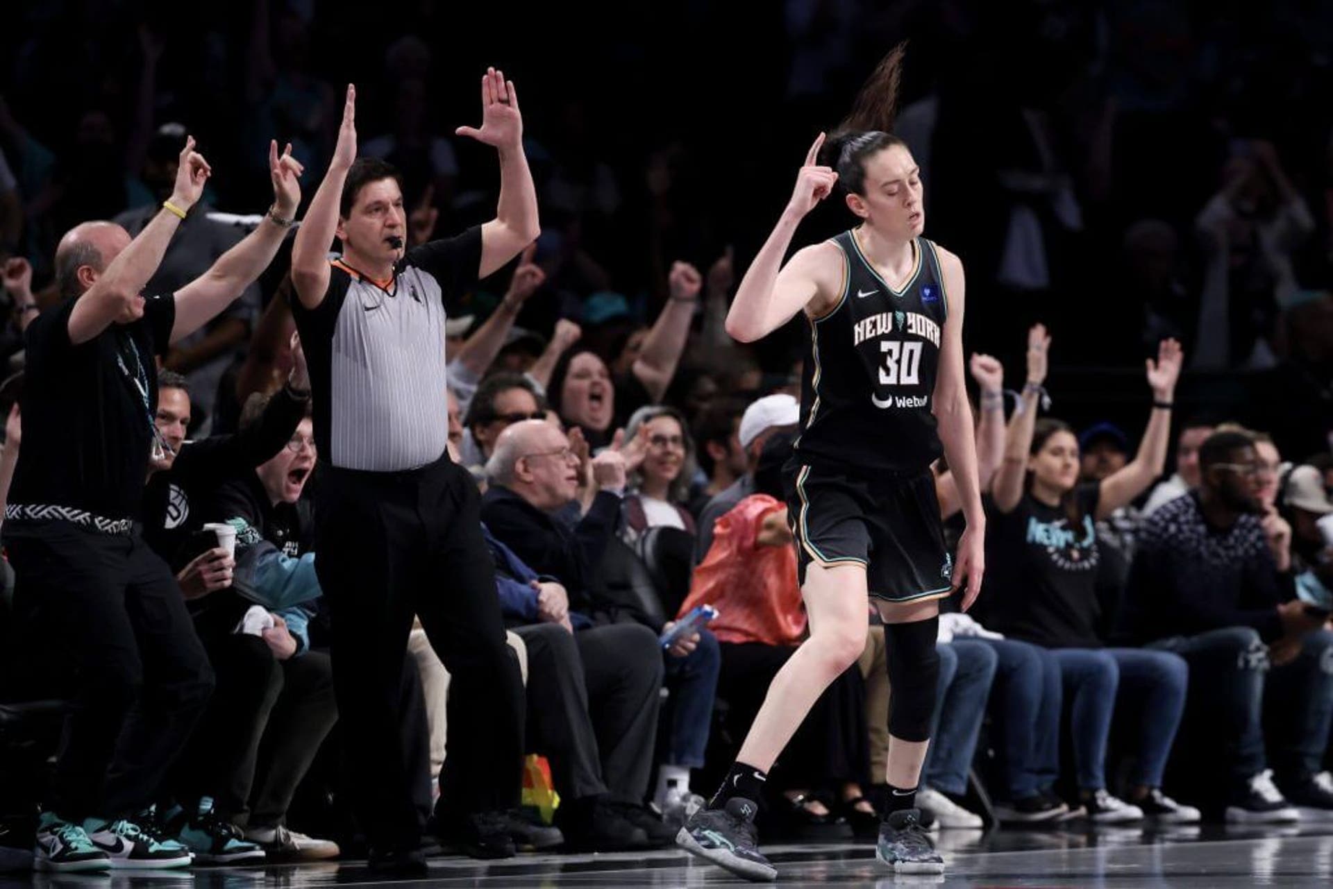 Breanna Stewart scored 21 points but her disruptive defense sealed the Liberty's Game 2 win